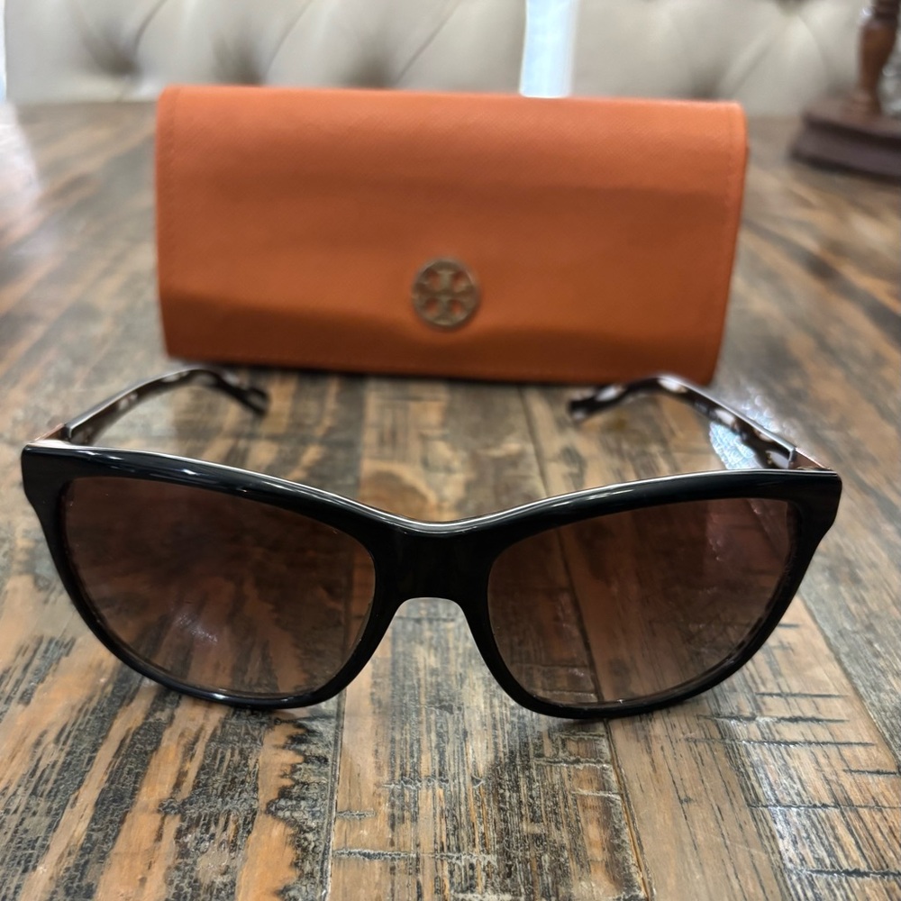 Tory Burch Sunglasses Style 7031